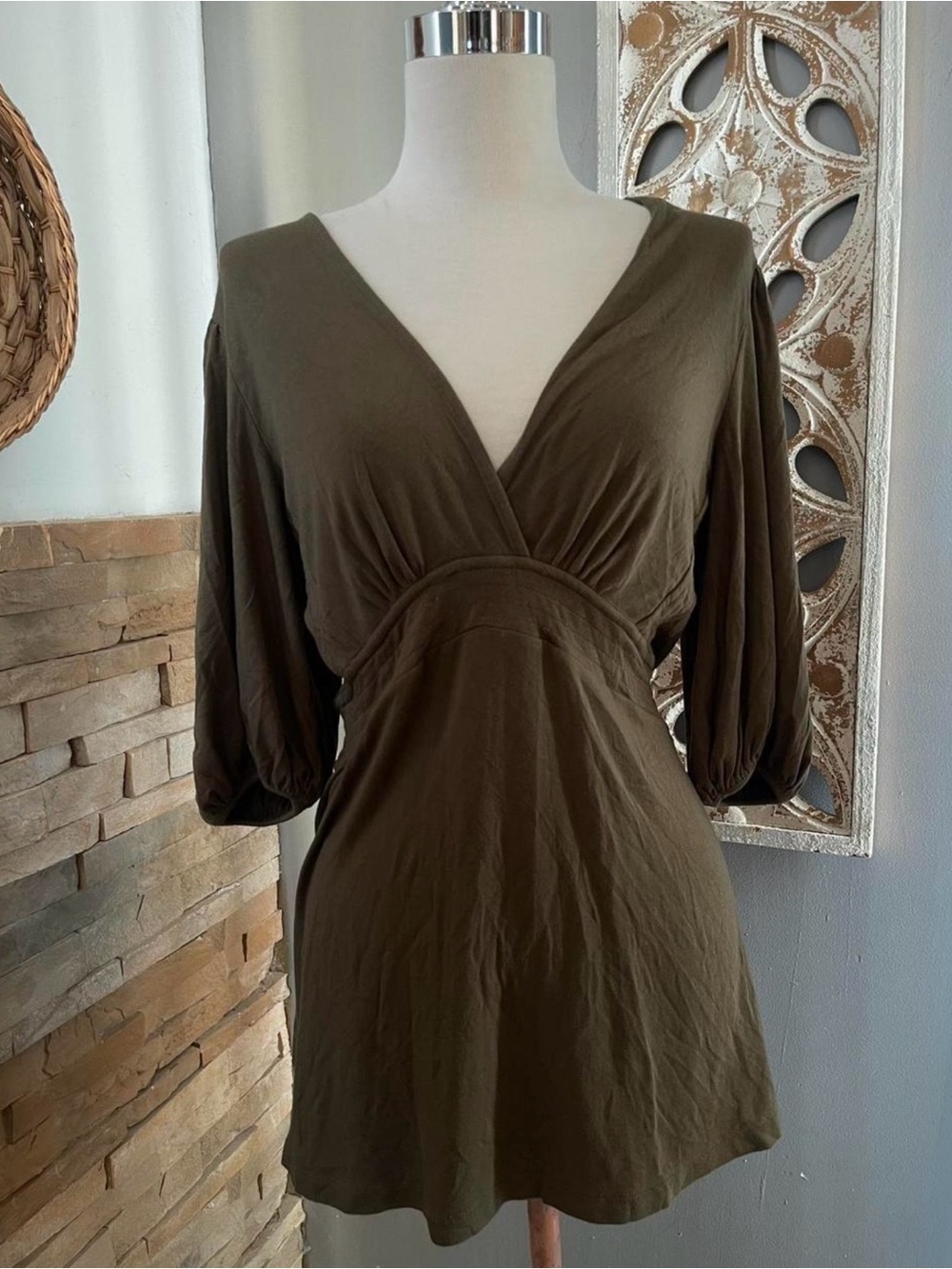 BCBGMaxAzria Olive Green V-Neck Empire Waist blouse sz L